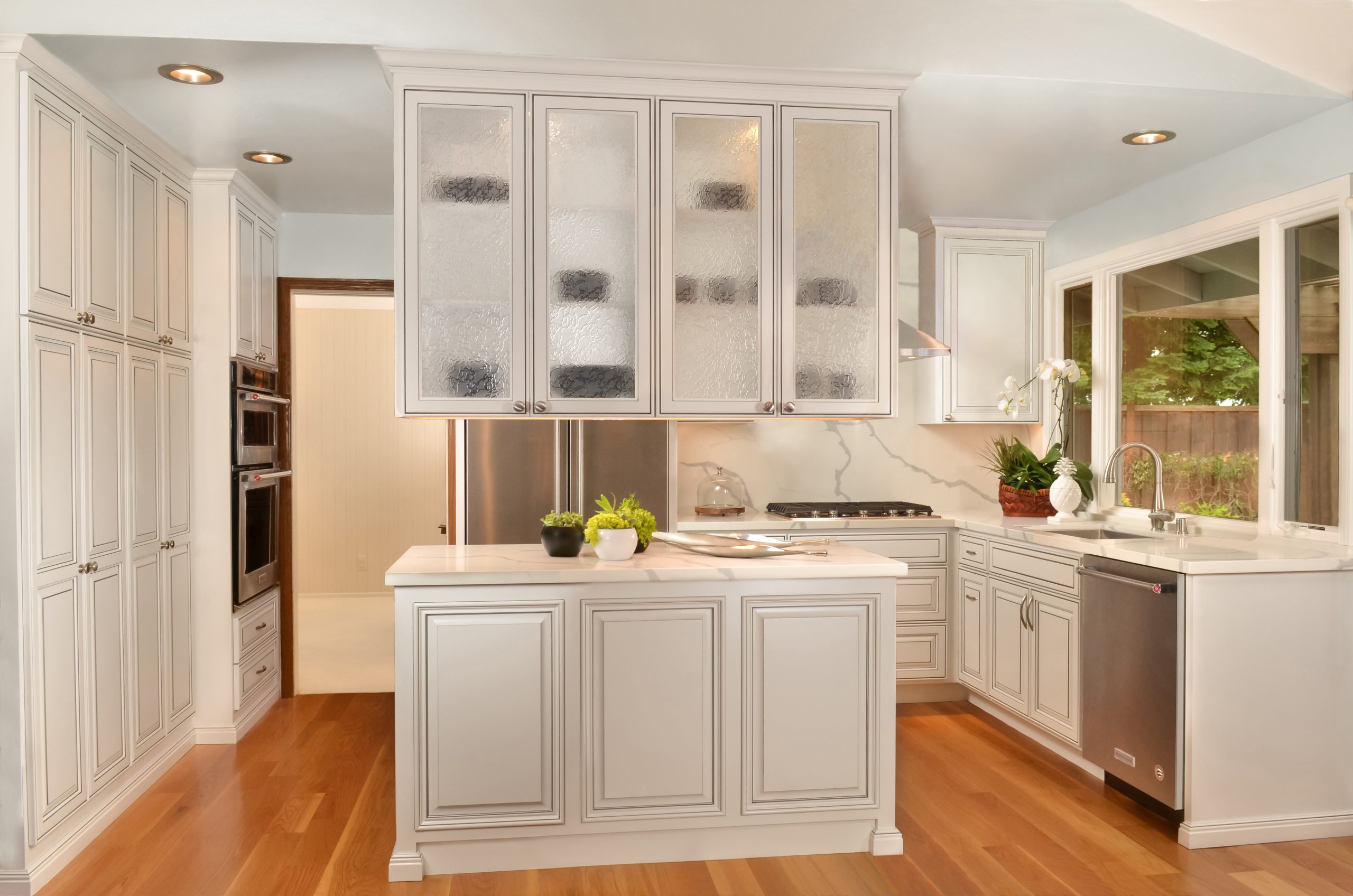 Modern Aesthetic with Clean Lines Kitchen - Dorene Gomez Interiors : Dorene  Gomez Interiors